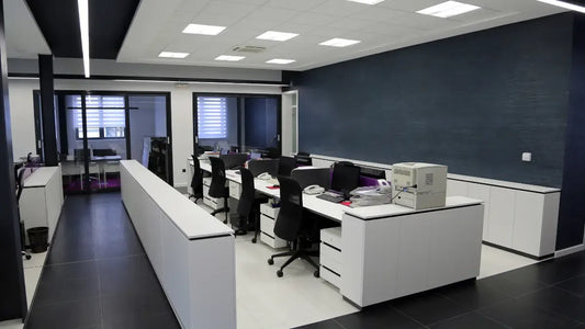 Temporary office layout for 10 employees with desks, ergonomic chairs, and flexible rental furniture.